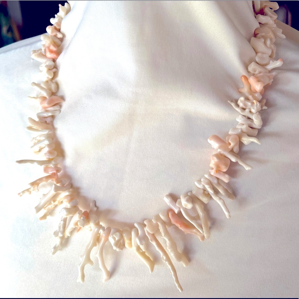 Vntg coral necklace Santa Domingo Angel skin, graduated length SS bead closure